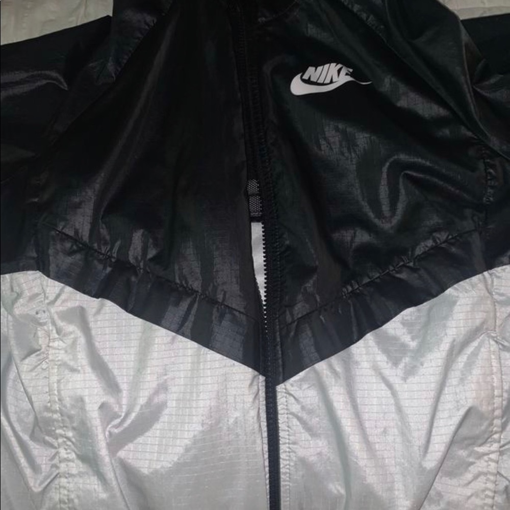 nike windbreaker in women's